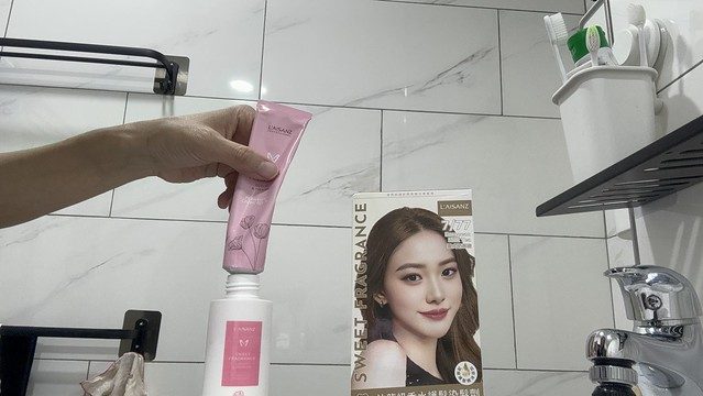 萊特沙龍級香水護髮染